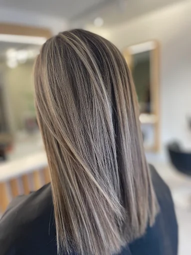 Straight highlighted blonde hair at Venera Hair, Hampstead